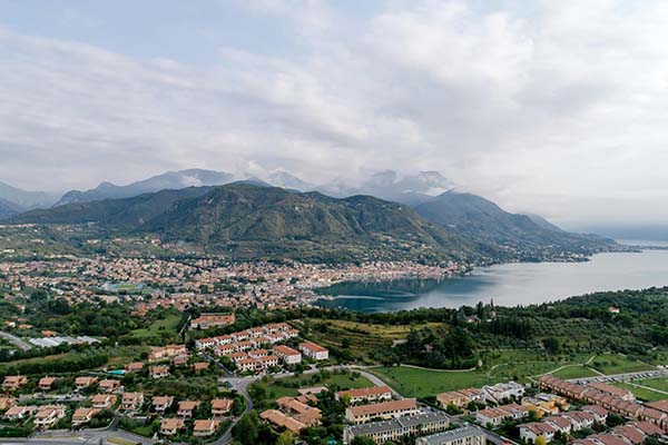 这种诡异：足球在空中突然急坠，这真的是球员踢出来的？